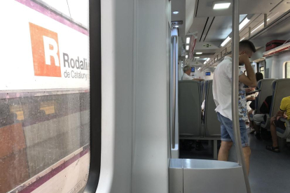 Fèlix Alonso ha publicat una imatge de l'interior del tren on es troba atrapat per una avaria a l'R15.