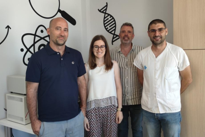 Investigadors del Grup de Recerca en Patologia Oncològica i Bioinformàtica de l'IISPV i professors de l'Institut de l'Ebre que han dut a terme el projecte EMMA Molds.