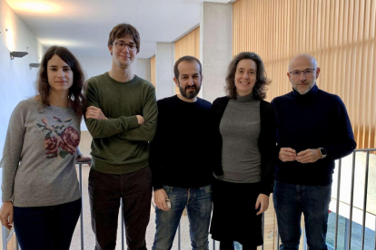 D'esquerra a dreta: Rosa M. Garcia, Lluc Font, Roger Guimerà, Marta Sales i Sergio Nasarre.