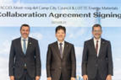 L'alcalde de Mont-roig del Camp, Fran Morancho; el CEO de Lotte Energy Materials, Kim Yeon-seop, i el director general d'Indústria, Oriol Alcoba, en una reunió a Seül (Corea del Sud)


Data de publicació: dijous 24 d'agost del 2023, 11:33

Localització: Mont-roig del Camp

Autor: Cedida a l'ACN pel Govern de la Generalitat