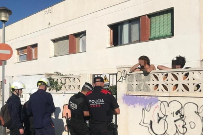 Imatge de l'operatiu policial al Vendrell.