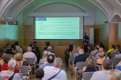 L'inspector en cap de la Guàrdia Urbana, Pedro Muñoz, explicant la nova regulació.