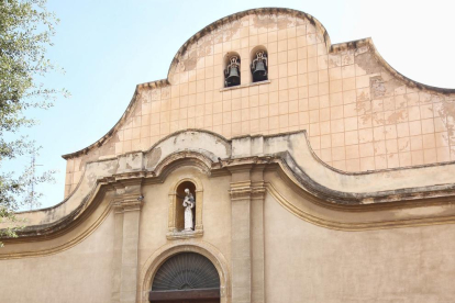 Imatge de l'exterior de la parròquia de Sant Francesc d'Assís, al carrer de Misericòrdia.
