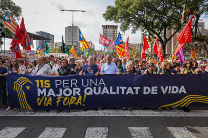 Capçalera de la columna batejada 'País' de la manifestació de l'ANC per la Diada, que sortia de l'estació de Sants.