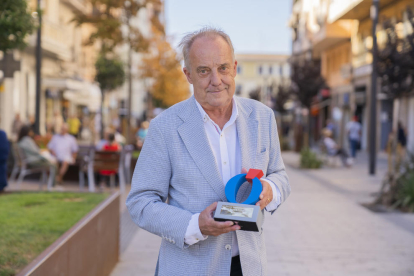 El doctor Cubells, a Tarragona, amb el Premi a l'Excel·lència mèdica.