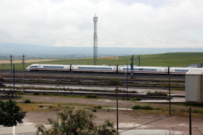 Vista general d'un tren AVE.