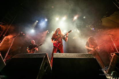 Imagen del grupo británico Cancer en un concierto.