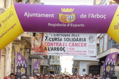 Gairebé 350 corredors participen amb èxit a la 7a Cursa i Marxa Solidària contra el Càncer de l'Arboç