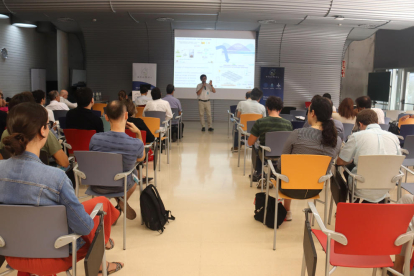 Una de les xerrades de la jornada 'Hydrogen Horizons' a l'ICIQ de Tarragona.