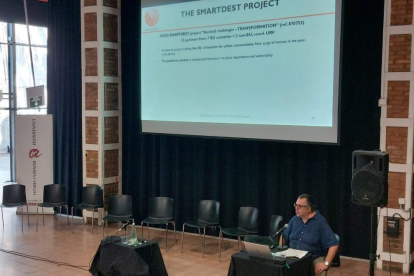 El coordinador del proyecto, Antonio Paolo Russo, durante la presentación de los resultados en el Centro Cívico Cotxeres de Sants.