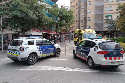 Equips de la Guàrdia Urbana, Mossos d'Esquadra i de l'Hospital Joan XXIII al lloc dels fets.