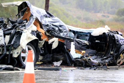 Vehicle implicat enl'accident mortal de l'N-420 a Móra completament destrossat.