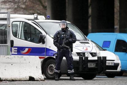Un policia a França, en una imatge d?arxiu.