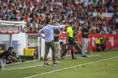 Dani Vidal en el banquillo.