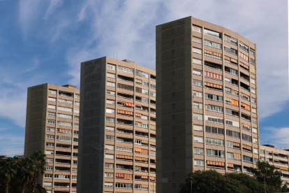 Edificis de blocs de pisos al barri de Sants de Barcelona.