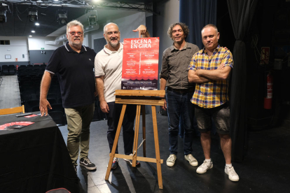 Isaac Albesa, l'alcalde de Cambrils, Alfredo Clúa, el regidor de Cultura, Jordi Barberà i Iban Beltran.