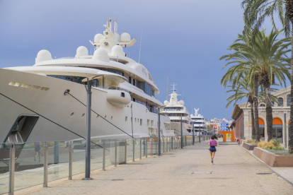 Imatge d'algunes de les embarcacions internacionals que omplen el recinte del Port Tarraco aquestes setmanes.