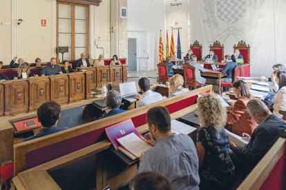 Imatge de la sessió extraordinària del Consell Plenari que es va celebrar ahir al Saló de Plens de l'Ajuntament de Tarragona.