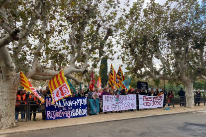 Imatge de les protestes a les portes del Parlament català.