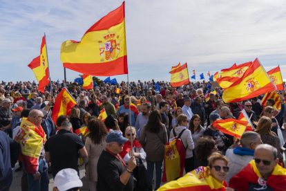 Imatge dels manifestants aplegats al Balcó del Mediterrani.