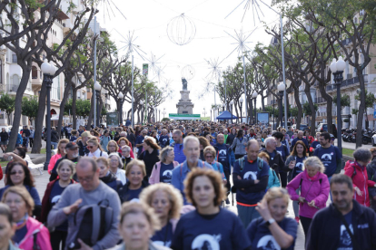 Cerca de 1.000 personas participaron en la caminata que dio inicio a la Rambla Nova.