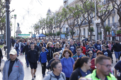 Prop de 1.000 persones van participarahir a la caminata que va donar inici a la Rambla Nova.