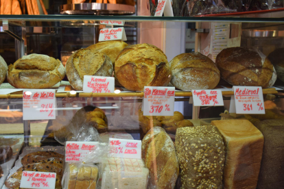 Panes, pastas y barras de pan en el horno Mistral de Barcelona.