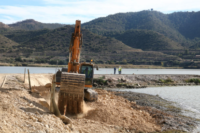 Treballs per condicionar l'àrea i poder fer la mobilització de sediments.