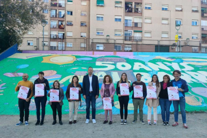 La presentación del proyecto Patis Oberts se ha llevado a término este miércoles en el patio de la escuela de Sant Pere i Sant Pau.