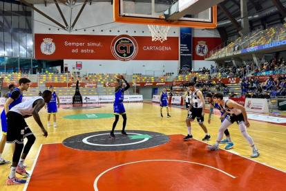 El CBT cau a la pista del Cartagena en l'estrena de Jorge Serna (78-62)