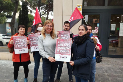 Maribel Pacheco i Sarai Rodríguez, dues TEEIs afectades i militants del sindicat CGT, que tornen a judici.
