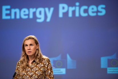 Primer pla de l'eurocomissària d'Energia, Kadri Simson, durant una roda de premsa.
