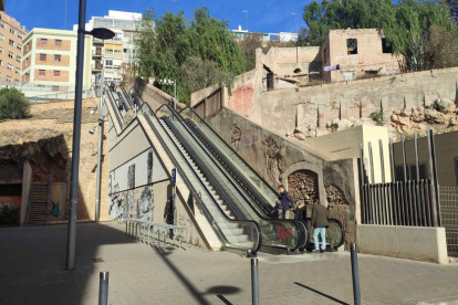 Imatge de les escales mecàniques al carrer Vapor de Tarragona.