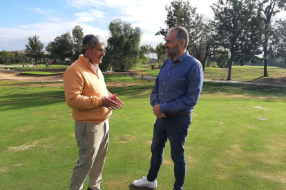 Presentació Torneig Ciutat de Reus Golf amb el regidor de Salut i Esport de l'Ajuntament de Reus, Enrique Martín, conjuntament amb el coordinador del Club de Golf Gaudí Reus, Marc Tarragó.