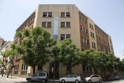 Fotografia d’arxiu de l’edifici de l’escola Sant Domènec de Guzman, ubicada al carrer Rovira i Virgili.