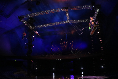 Un moment de l'assaig d''Alegría' de Cirque du Soleil dies abans de l'estrena del muntatge a l'Hospitalet de Llobregat.