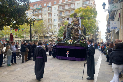 Un moment de la recollida dels Misteris de Setmana Santa de Tarragona.