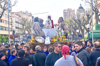 Un moment de la recollida dels Misteris de Setmana Santa de Tarragona.