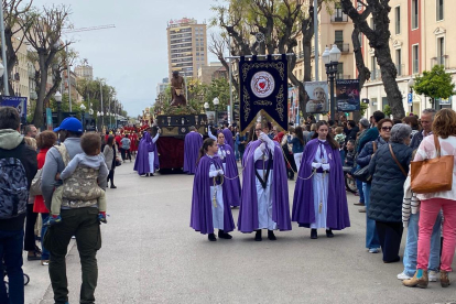 Un moment de la recollida dels Misteris de Setmana Santa de Tarragona.