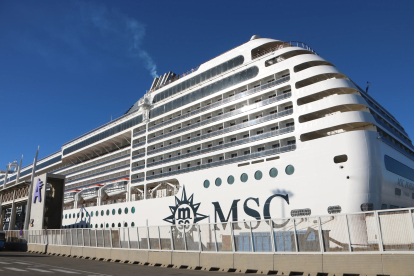 L'exterior del MSC Poesia que farà la volta al món en 117 dies.