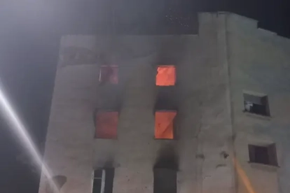 Imatge de l'incendi d'una casa a Valls.
