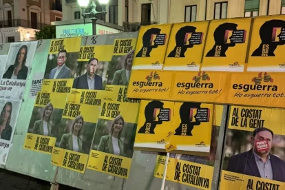 Imatges dels cartells penjats pels funcionaris de presons a Tarragona.