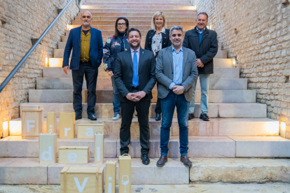 L’alcalde de Tarragona, Rubén Viñuales, amb l’alcalde de Falset, Carlos Brull, i els representants de les DO.
