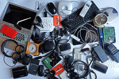Imagen de residuos de aparatos electrónicos.