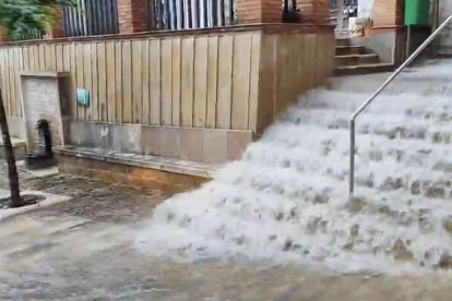 Escales de la Riba rajant com a cascades.