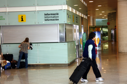 Els punts d'informació de l'aeroport estan tancats per la vaga del 29-M.