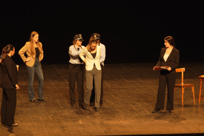Lestonnac L’Ensenyança participa en la Mostra de Teatre Jove des de la seva primera edició, celebrada l’any 1994.