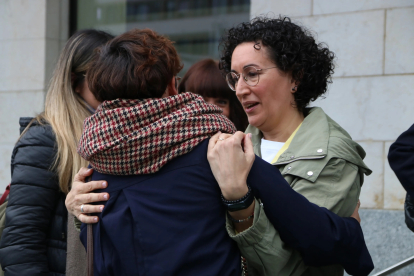 La secretària general d'ERC, Marta Rovira, amb la diputada en les dues últimes legislatures Jenn Díaz, a Ginebra (Suïssa).