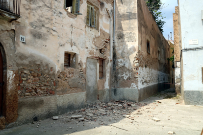 Una de les edificacions més malmeses de l'antic Balneari de Porcar que es derruiran per reurbanitzar i rehabilitar la zona.