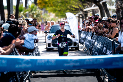 Isabel Gómez i Sergi Lasheras han estat els guanyadors de l'11a edició del Mini Oliva Motor Triatló de Cambrils 2024